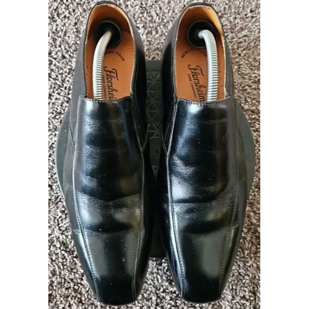 Florsheim Men's Midtown Moc Toe Slip-On Black .  Worn Once. Size 10.5 3E